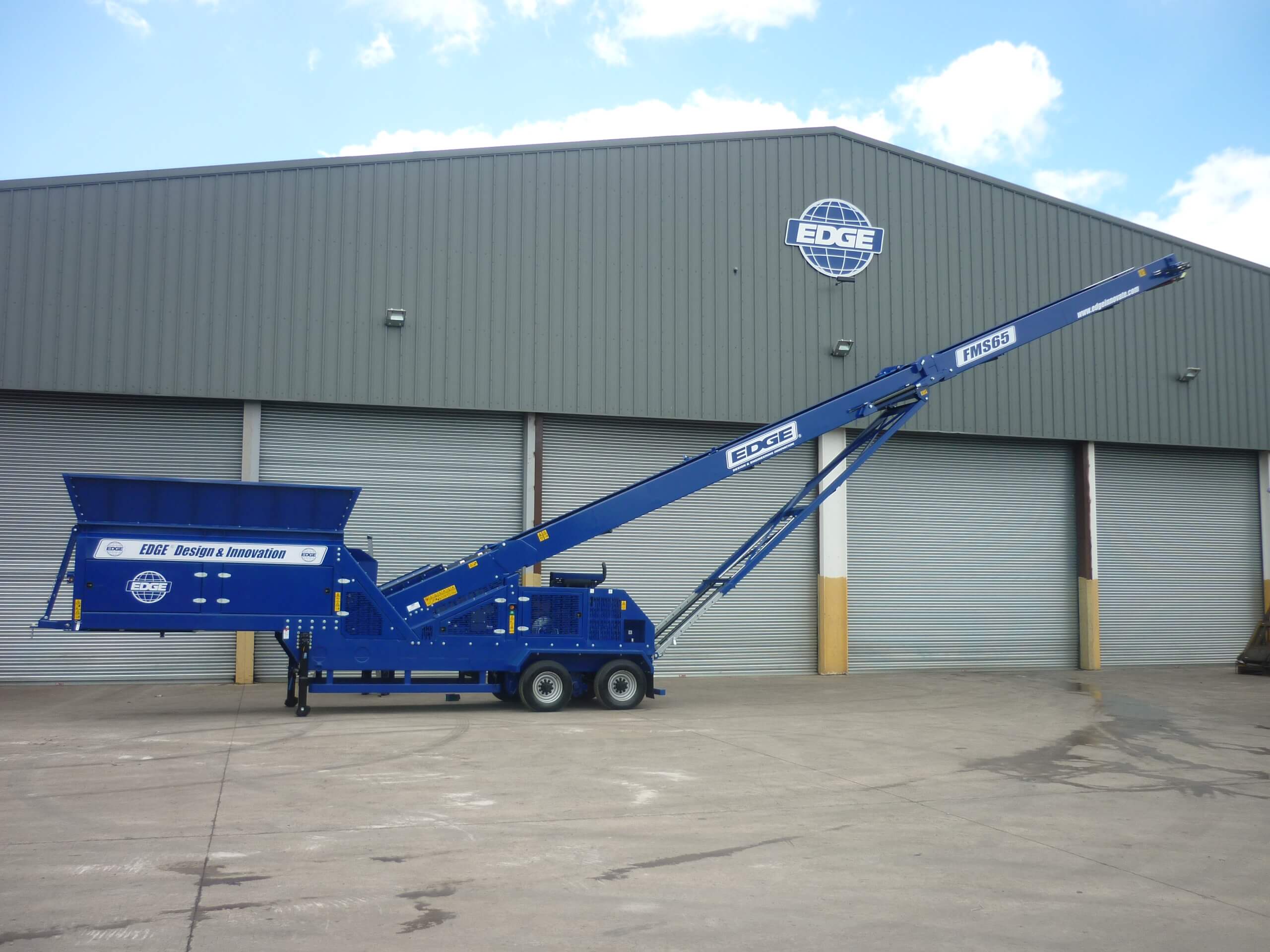 Edge Feeder Track Mulch Stockpiler