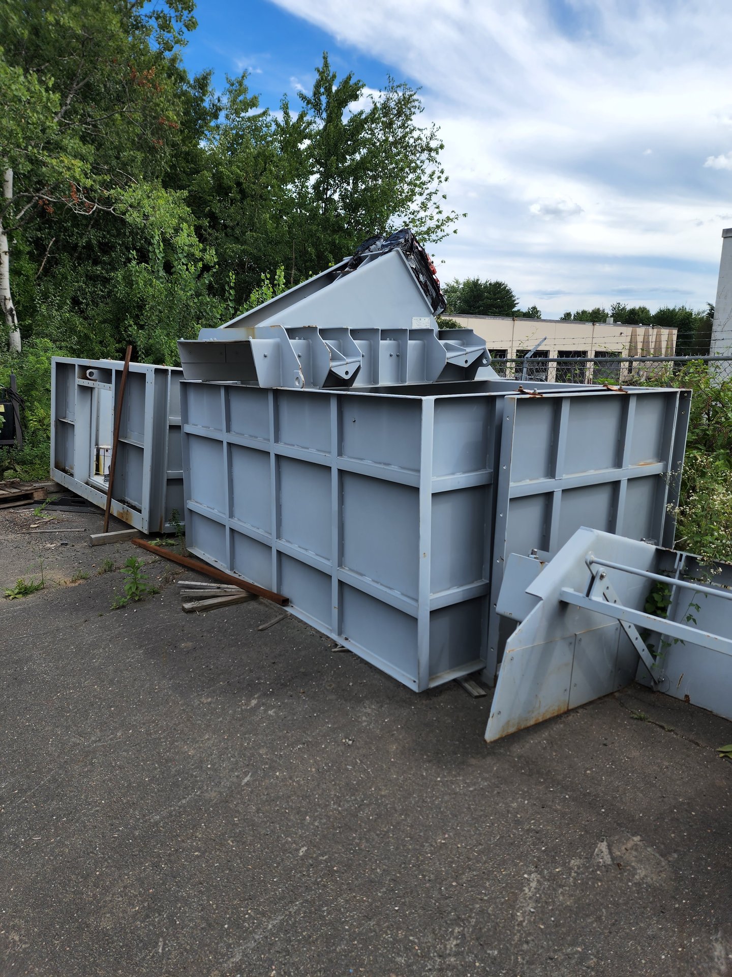 2019 MEKA 30M Surge Bin Hopper Feeder