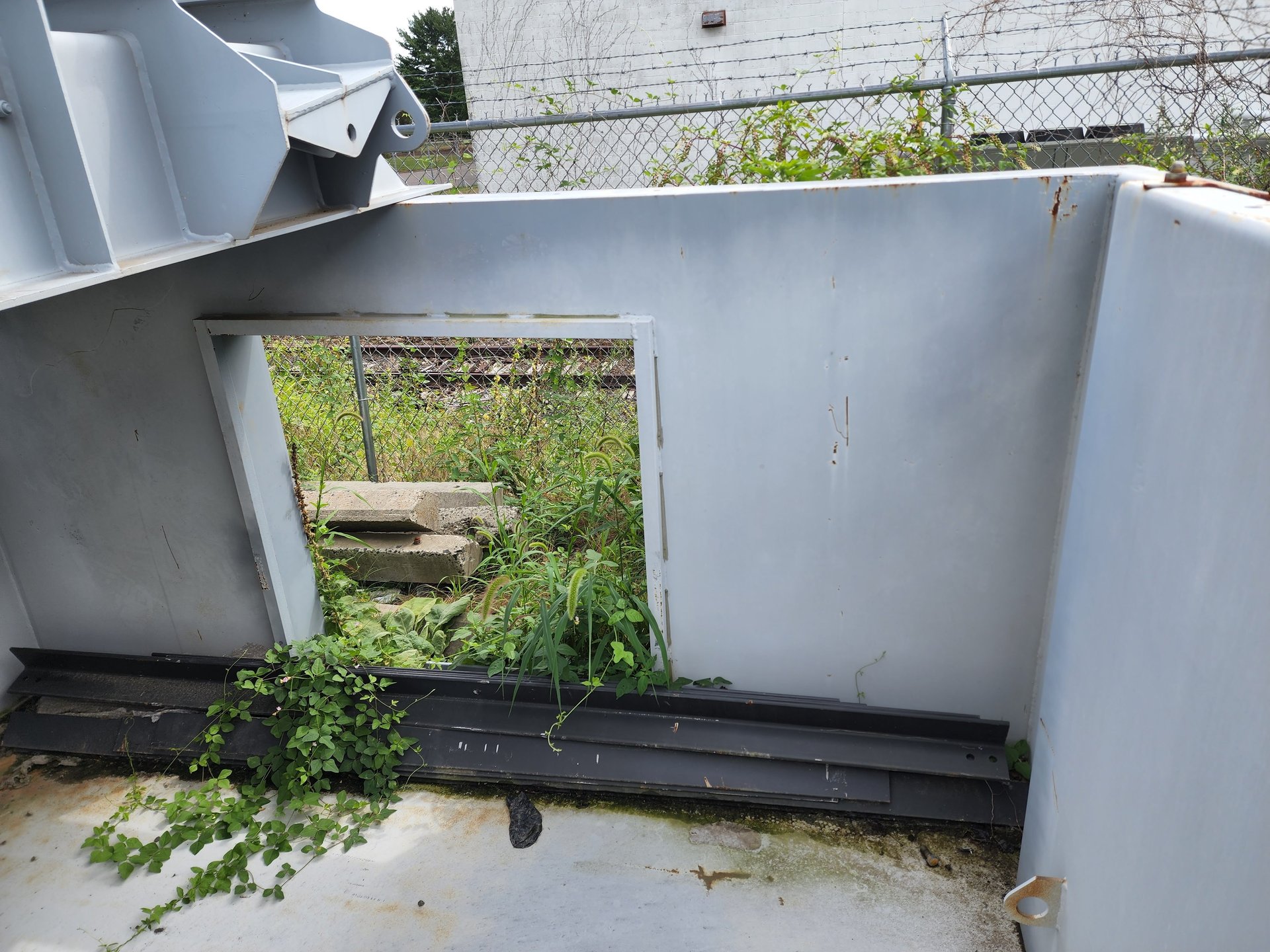 2019 MEKA 30M Surge Bin Hopper Feeder